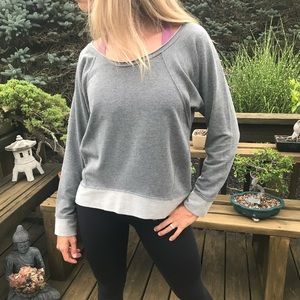 Lightweight women’s sweatshirt